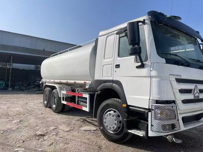 HOWO &nbsp;6*4 13500L Tanker Trucks